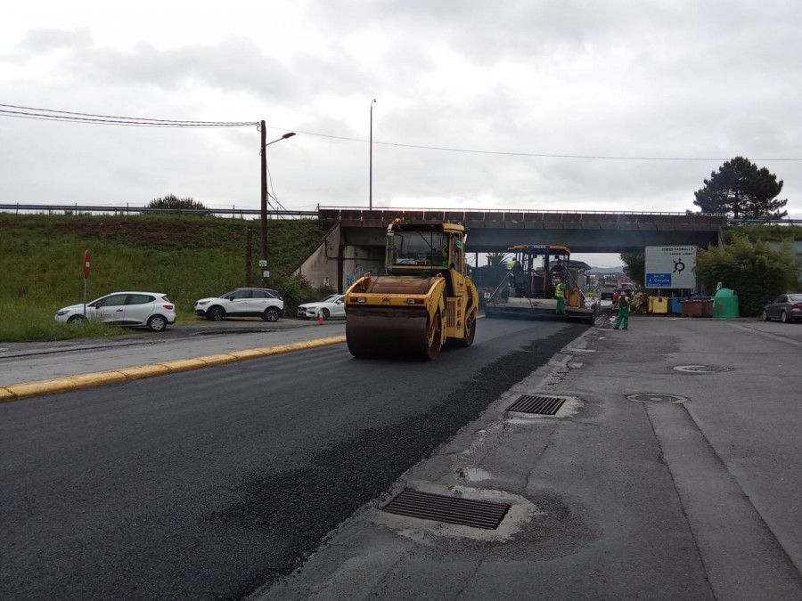 La Xunta pone en marcha las mejoras del firme en los tramos carballeses de la AC-414 y AC-400