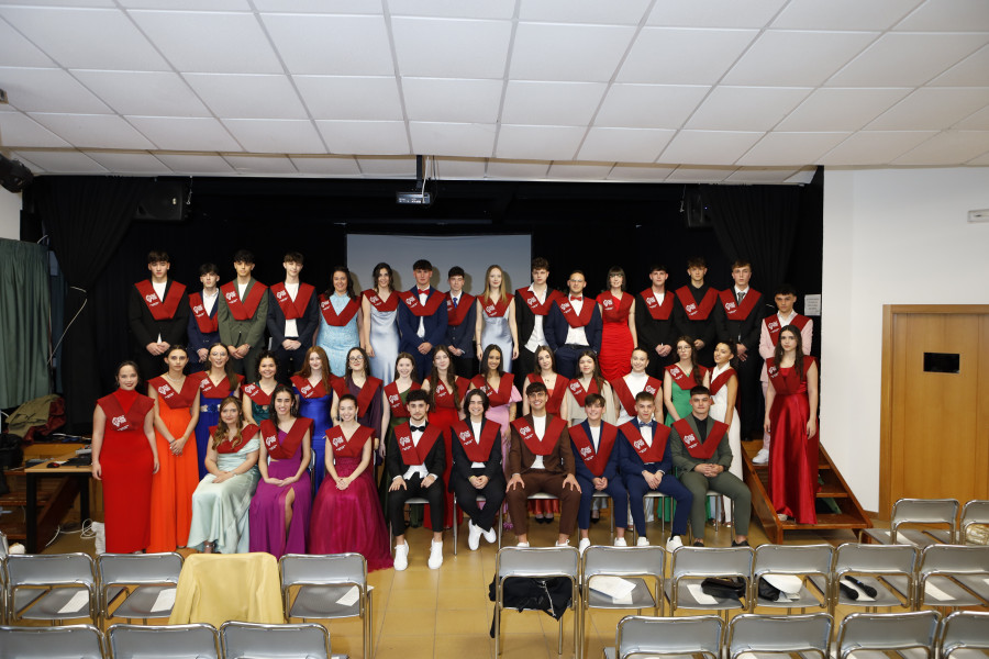 Graduación de 2º de Bachillerato en el IES Maximino Romero de Lema