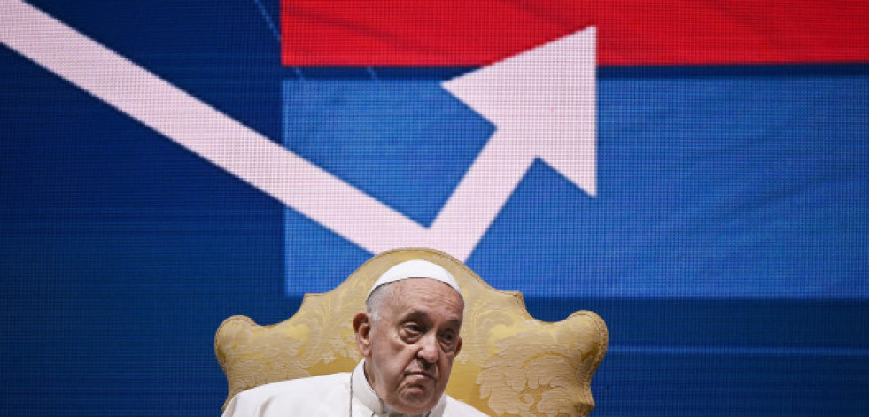 El papa sigue el tratamiento para la neumonía bilateral y permanece estable
