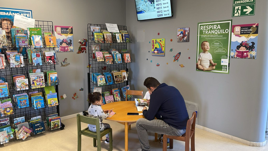 El Concello carballés crea en la zona de pediatría del centro de salud un rincón de lectura