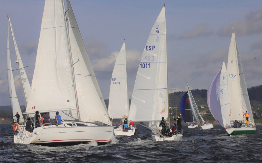 El “Golfiño” gana la primera etapa de la regata Illas Sisargas