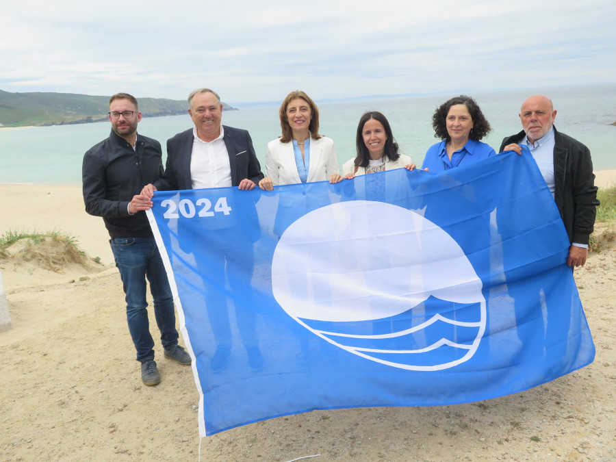 La Costa da Morte ya tiene las once banderas azules para sus arenales