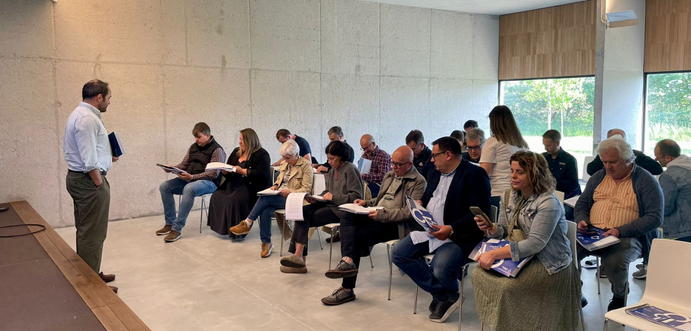 Reunión de la junta directiva de la comunidad de propietarios del polígono de Carballo
