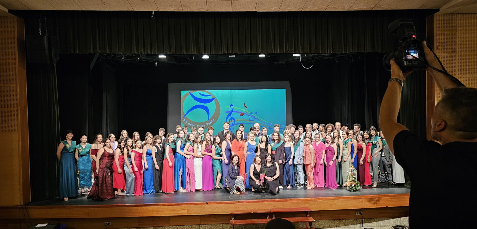 Graduaciones en el IES Isidro Parga Pondal, en Carballo