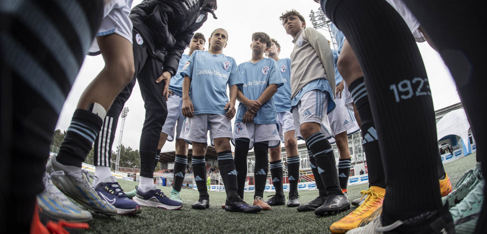 El torneo de fútbol alevín Concello de Carballo en imágenes