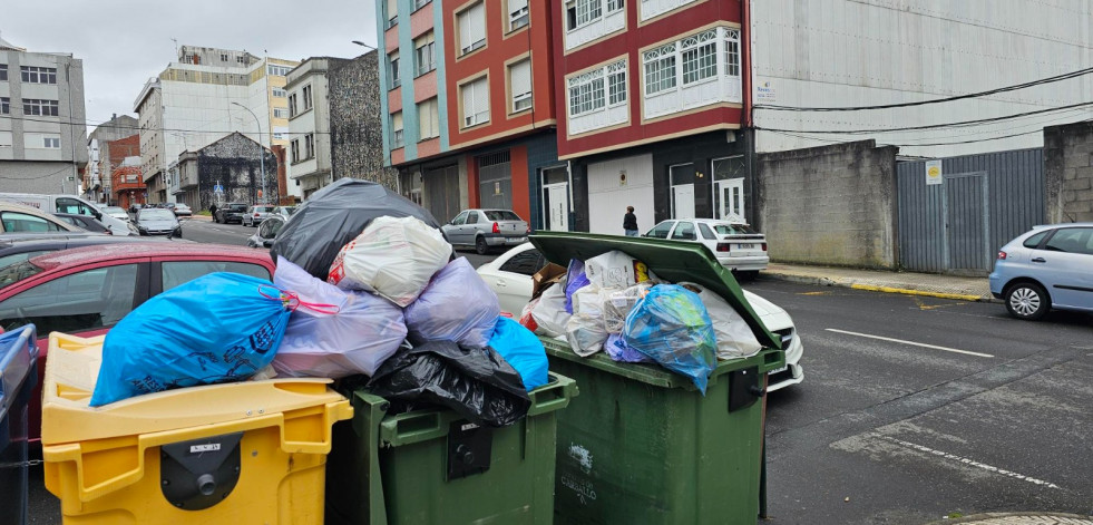 Personal de recogida de basura de Carballo pide negociar tras 16 días de huelga