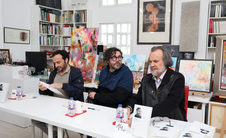 Raúl Herrera presenta en Carballo el libro de poemas “Garza na dorna”