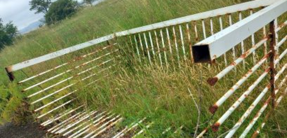 El BNG de Muxía denuncia  falta de mantenimiento en  las playas y sus accesos