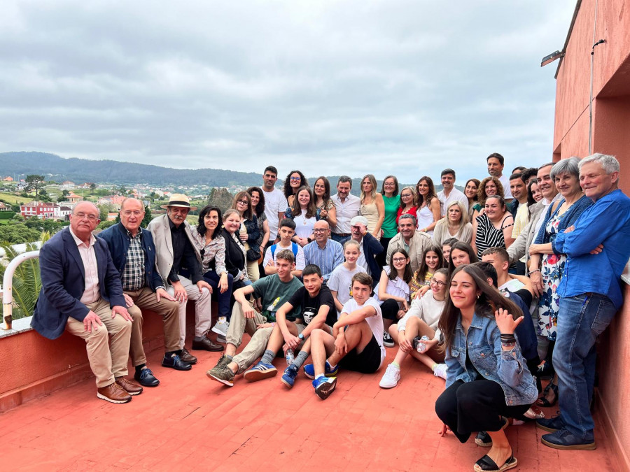 Cabana rinde homenaje al profesor Xosé Ramón Lema Mira