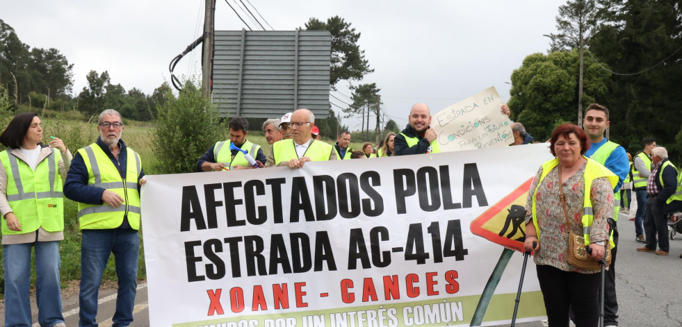 Vecinos de Xoane y Cances exigen una respuesta de la Xunta a sus peticiones