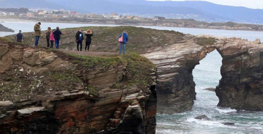La playa Catedrais de Ribadeo ya tiene más de 70.000 reservas para visitas en julio
