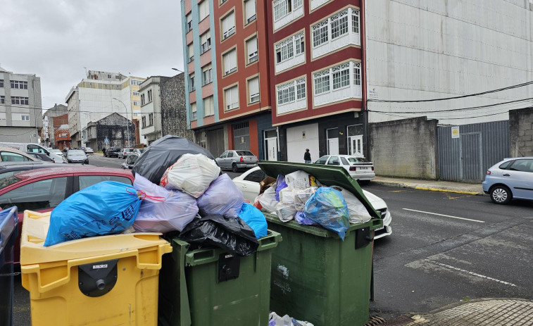El personal de la recogida de basura de Carballo retomará la huelga en julio y agosto