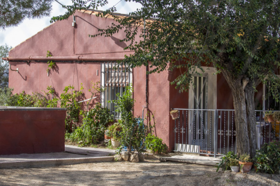 Investigan las muertes de un hombre ahorcado y su mujer en una vivienda en Villena