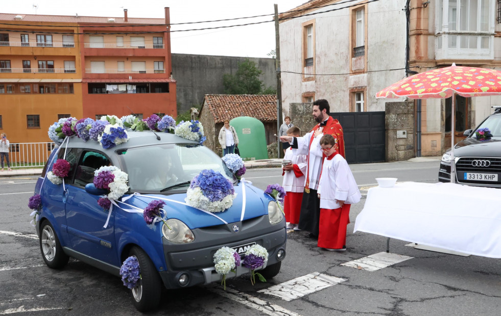 Procesión motorizada de Baio, en imágenes