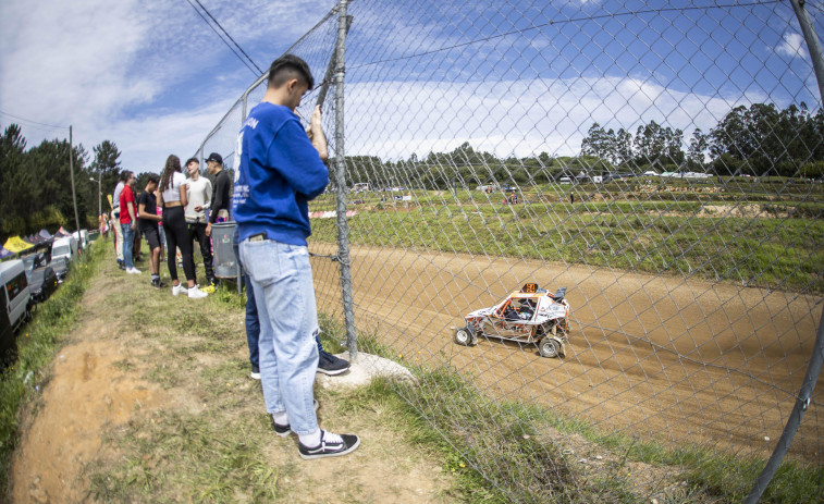 La prueba carballesa  del Campeonato de España de Autocrós vive su gran día