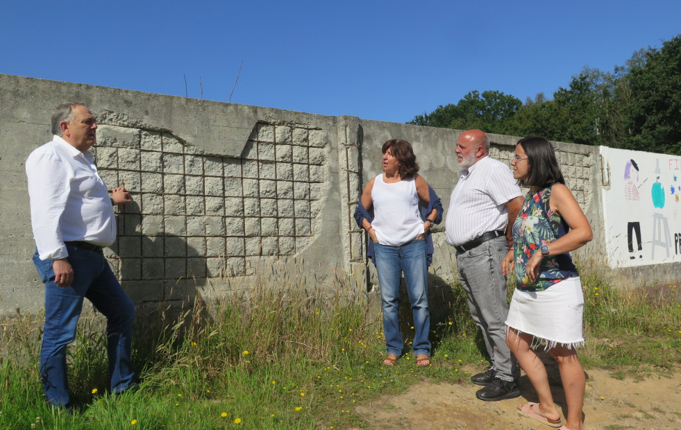 La Xunta renovará este verano el cierre perimetral del CEIP Alfredo Brañas de Paiosaco