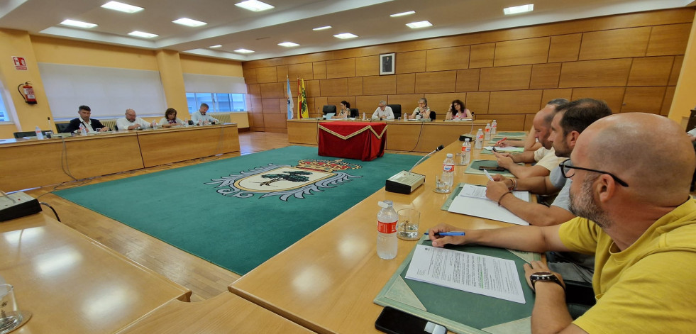 Acuerdo unánime del pleno de Carballo para imponer sanciones a la UTE de la recogida de basura