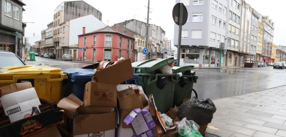 La huelga de basura de Carballo amenaza con convertirse en indefinida