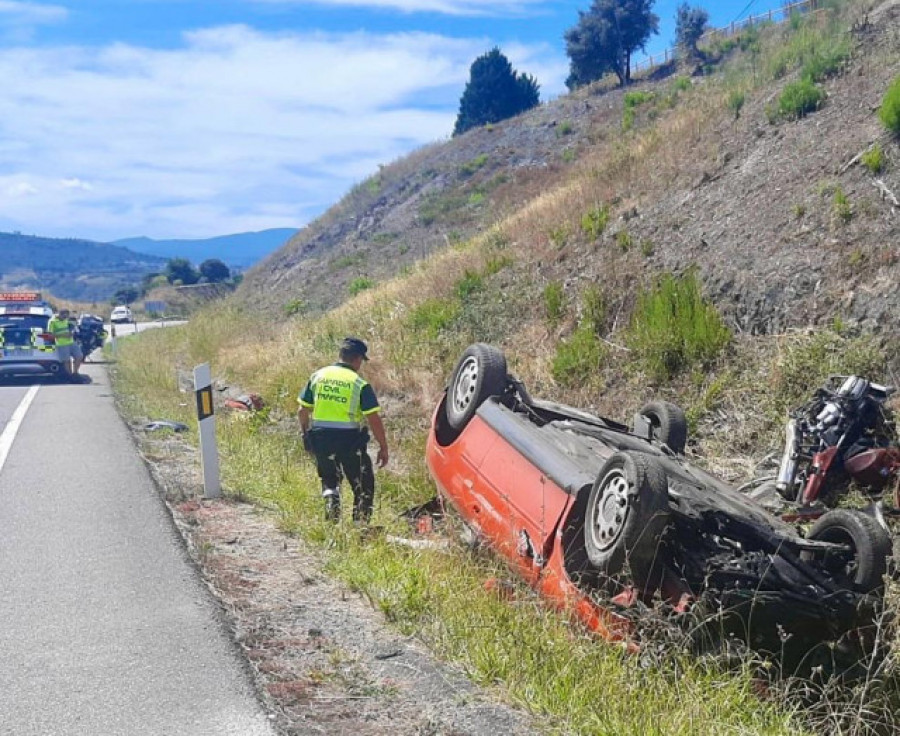 Fallece una mujer en un accidente entre una moto y un coche en A Rúa