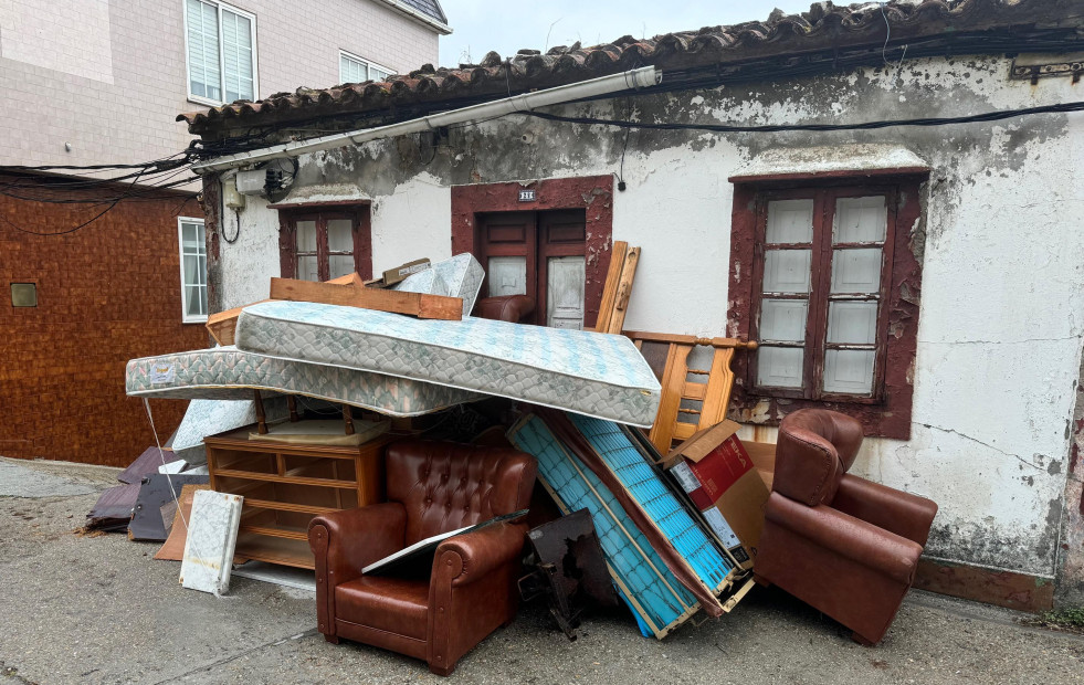 Las conductas poco cívicas se repiten y afean varios municipios de la Costa da Morte