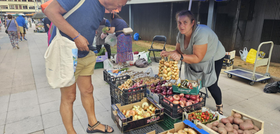 Los productos de temporada, en la feria de Carballo