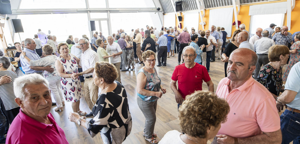 Regresan los bailes para mayores a Carballo
