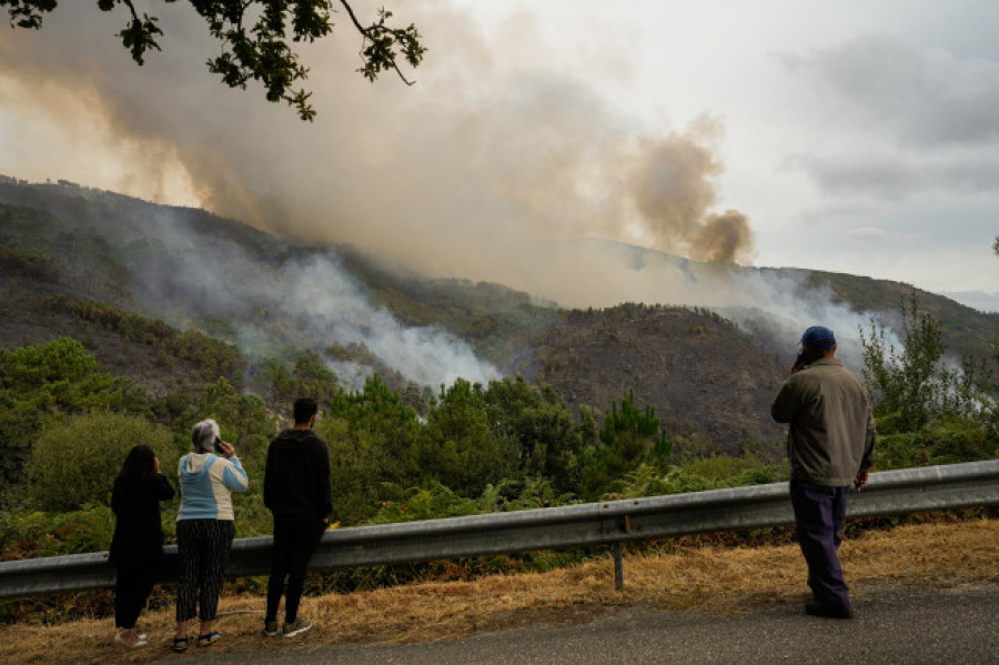 Siguen activos los incendios de Oímbra y Crecente