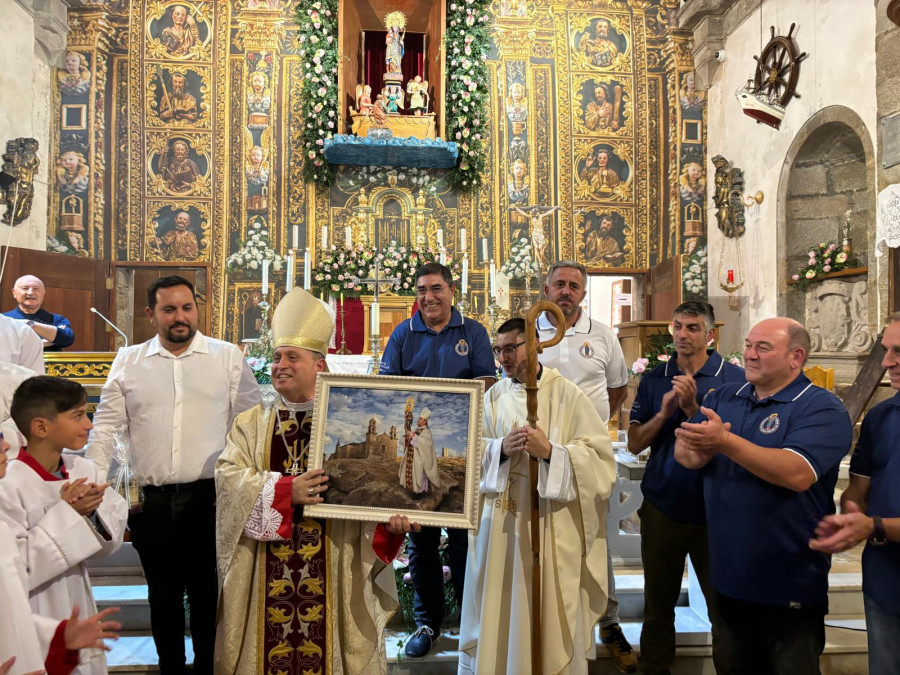 Empieza la novena de Muxía con un estreno de una réplica de la Virgen