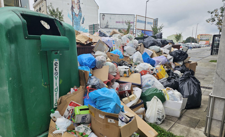 Carballo penaliza con más de 32.000 euros a la concesionaria de la basura