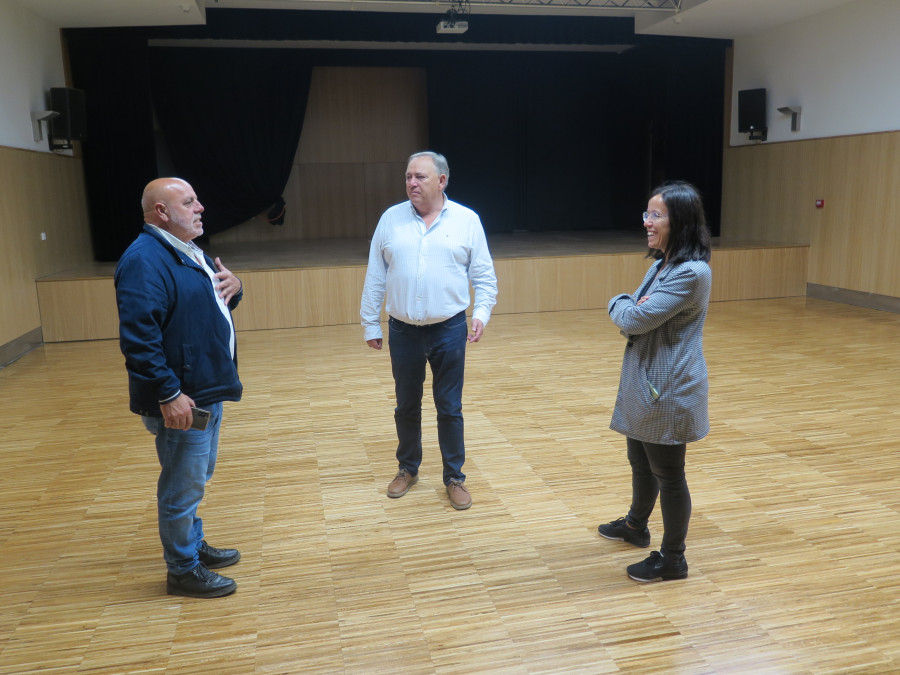 El Concello larachés mejora el auditorio del centro sociocultural de Paiosaco