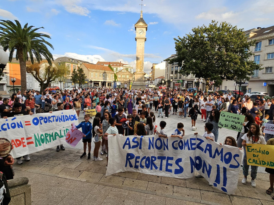 Familias y docentes protestan por los recortes en el instituto larachés