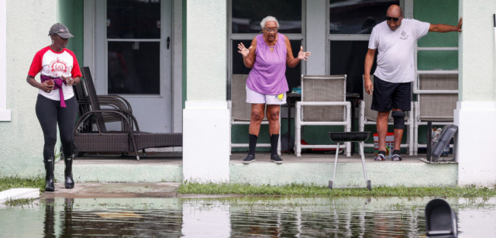 Aumentan a 16 los muertos por el paso del huracán 'Milton' por Florida