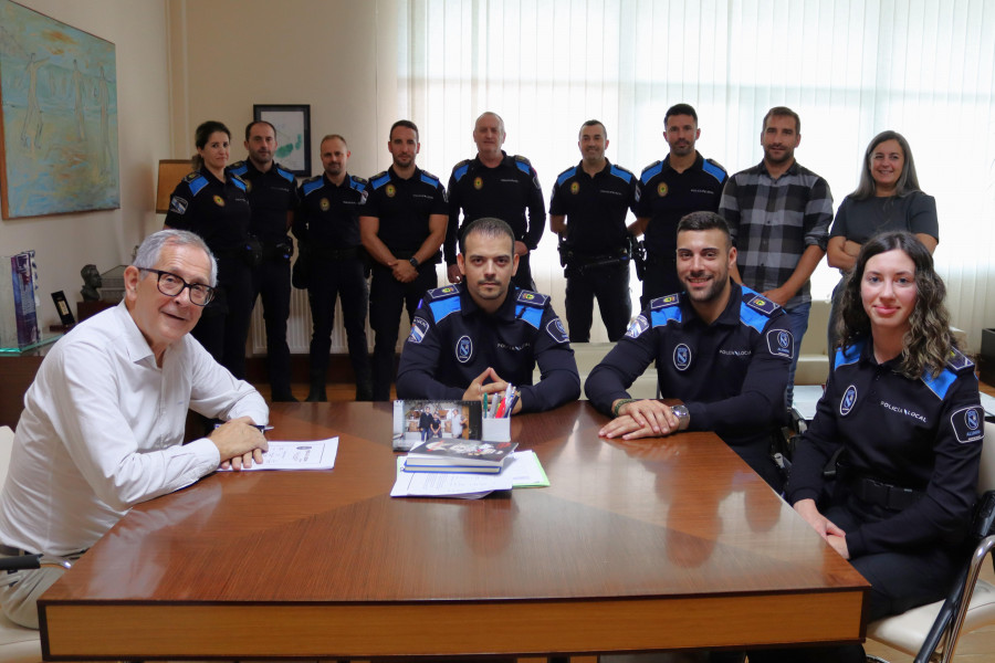 La Policía Local de Carballo  se refuerza con tres agentes