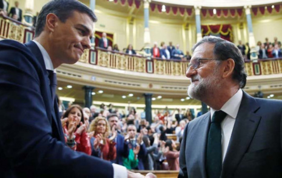 Rajoy señala a Sánchez, 