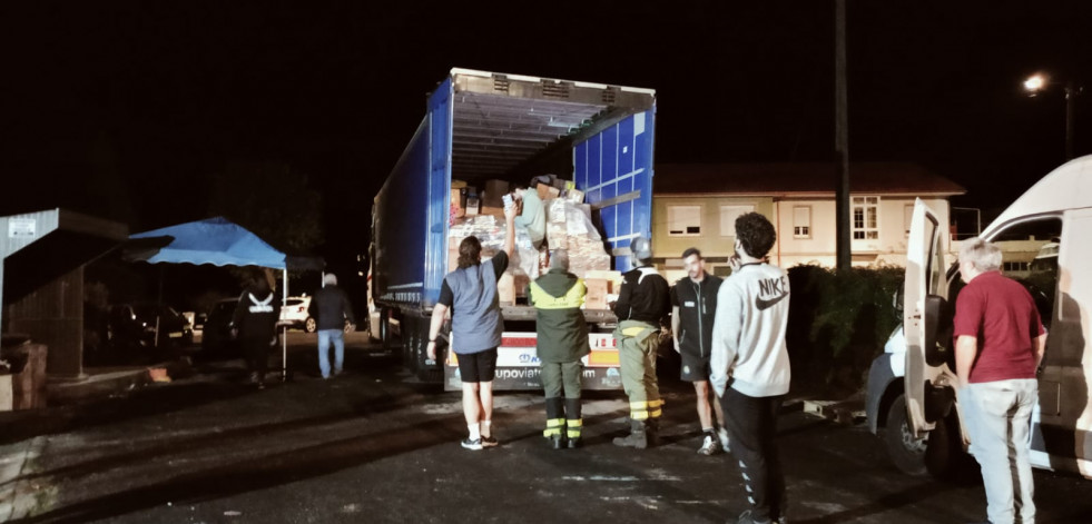 Parten dos camiones de ayuda desde Berdoias y se prepara un tercero