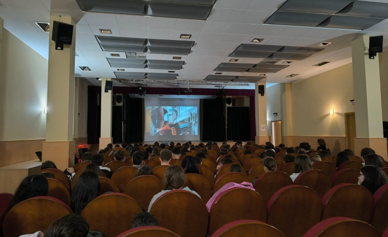 El alumnado del IES Agra de Leborís disfrutó del documental ‘Bravú XXX’ de Xurxo Souto