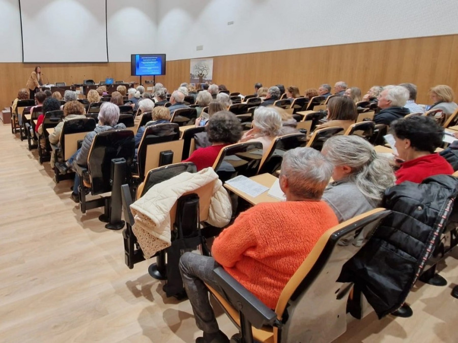 La Universidade Sénior se clausura este martes en Carballo