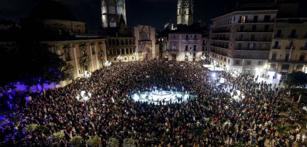 Una protesta exige la dimisión de Mazón un mes después de la DANA