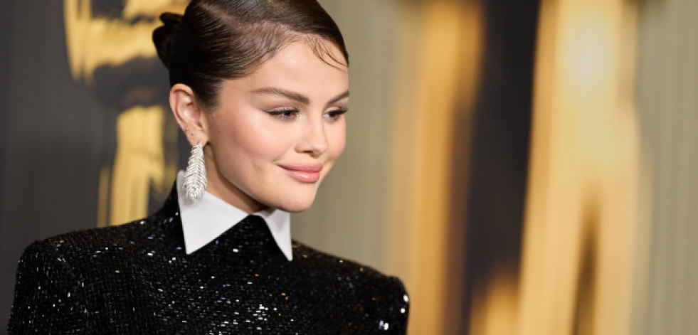 La cantante Selena Gomez se ha comprometido con el productor Benny Blanco