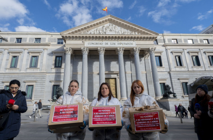 Familias de fallecidos por la DANA exigen justicia ante el Congreso