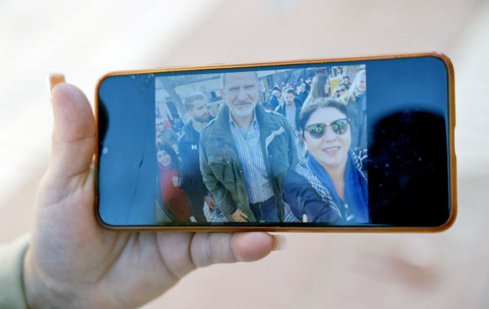 Los Reyes y sus hijas visitan por sorpresa Catarroja, una de las localidades más afectadas por la dana