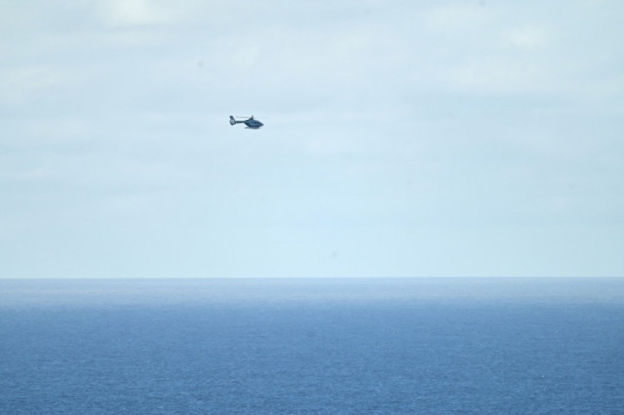 Una mujer y su bebé son evacuados en helicóptero de una patera en Lanzarote