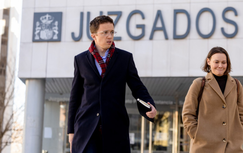 Errejón sostiene ante el juez que la relación con Elisa Mouliáa fue consentida