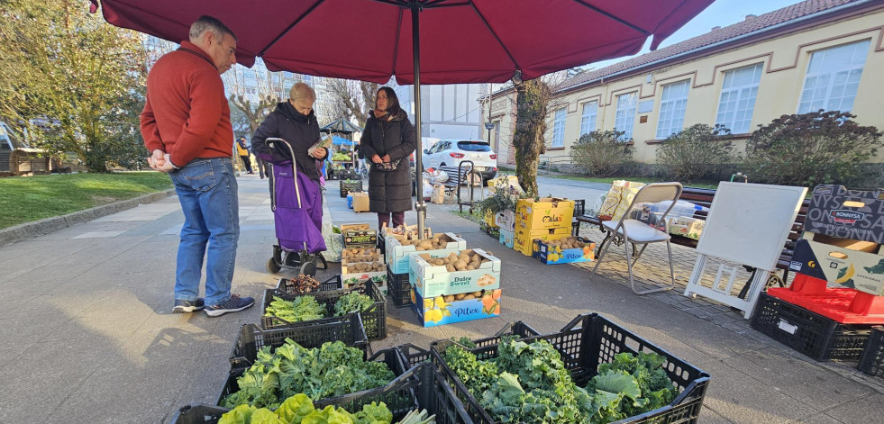 Temperaturas gélidas en los mercados de Carballo y Cee