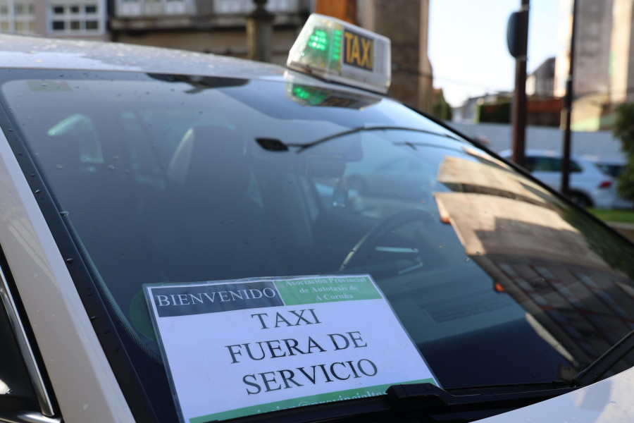 Los taxistas de la Costa da Morte secundan el paro del sector por el alza de los seguros