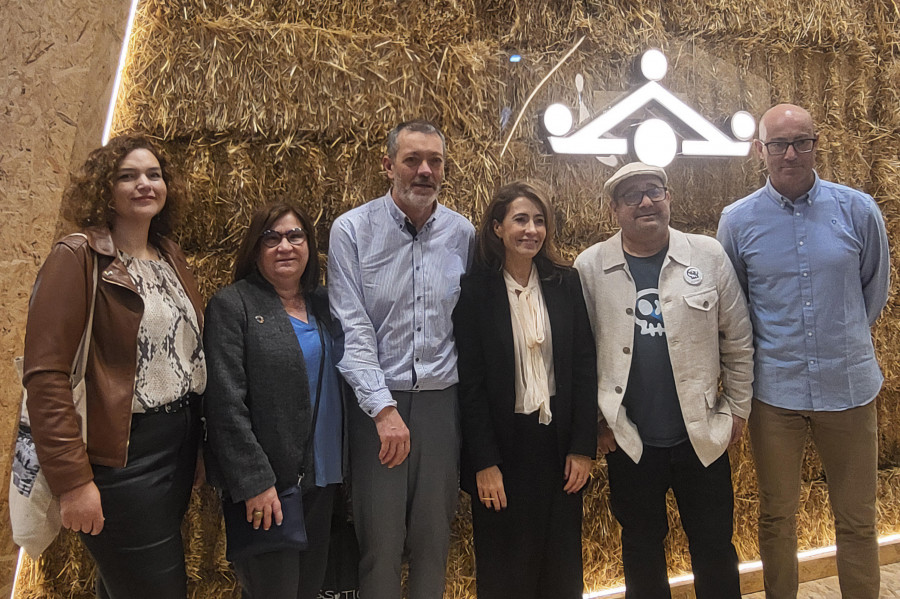La CMAT se reúne con la presidenta de la red de Paradores en Fitur