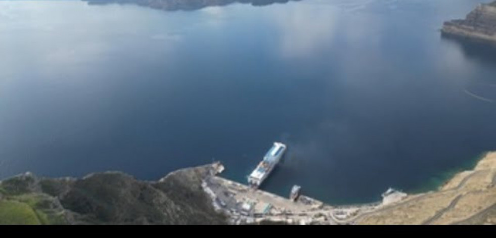 Miles de personas abandonan Santorini mientras los seísmos siguen sacudiendo la isla