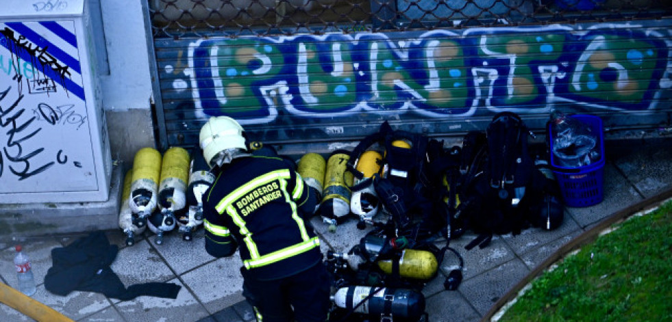 Unas velas causaron el incendio en un piso de Santander en el que murieron tres hermanos