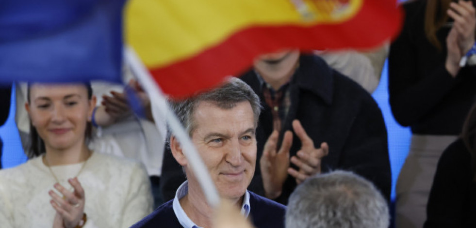 Feijóo se lanza a por el voto joven ofreciendo rebajas fiscales en vivienda y pide al PP más actividad en redes sociales
