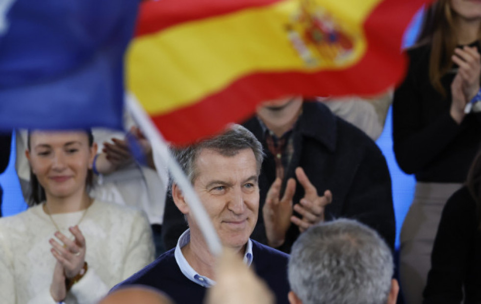Feijóo se lanza a por el voto joven ofreciendo rebajas fiscales en vivienda y pide al PP más actividad en redes sociales